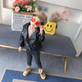 Μοντέρνο παιδικό  μπουφάν  για κορίτσια οικολογικού δέρματος σε μαύρο χρώμα