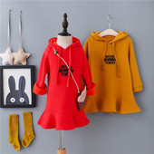 Плътна детска рокля с надпис и качулка в два цвята