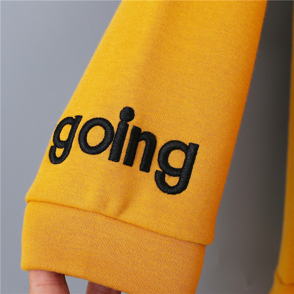 Плътна детска рокля с надпис и качулка в два цвята