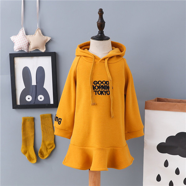 Плътна детска рокля с надпис и качулка в два цвята