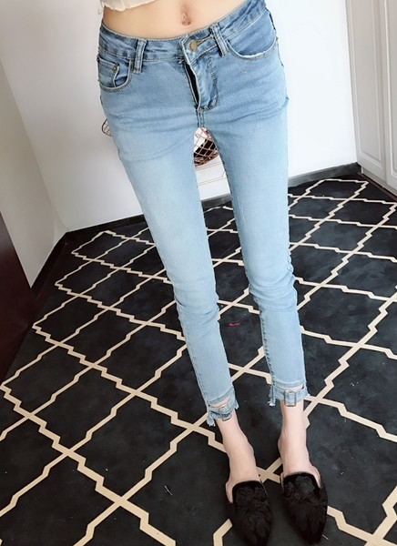 Дамски модерни дънки светъл модел 