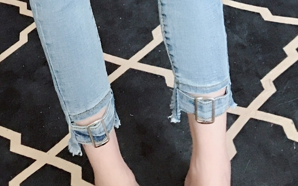 Дамски модерни дънки светъл модел 