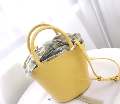 Актуална дамска чанта в три цвята