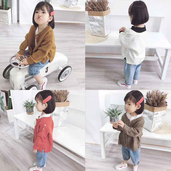 Ένα καθαρό μοντέλο για ένα κοριτσάκι σε διάφορα χρώματα