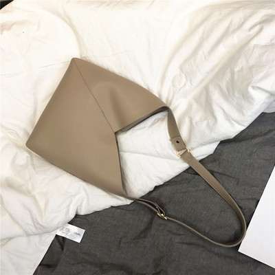 Geanta de dama in doua culori potrivita pentru utilizarea de zi cu zi