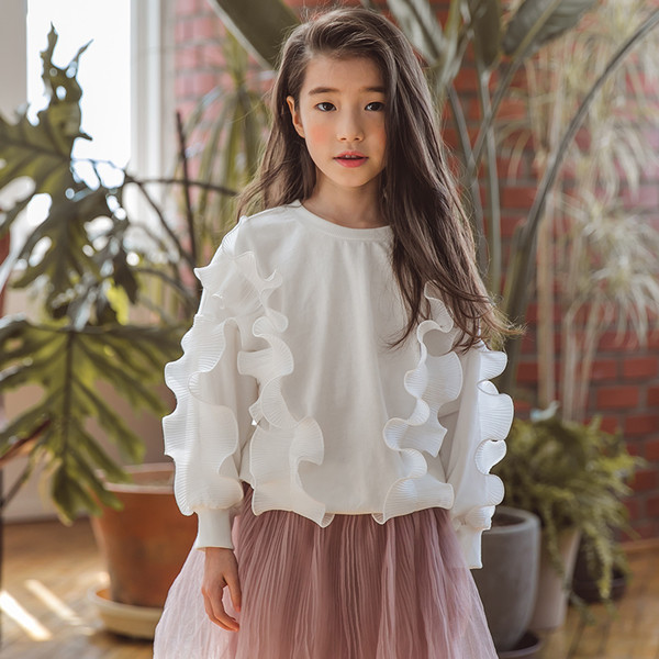 Bluza eleganta pentru copii pentru o fata cu volane albe