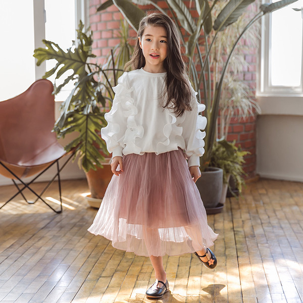 Bluza eleganta pentru copii pentru o fata cu volane albe