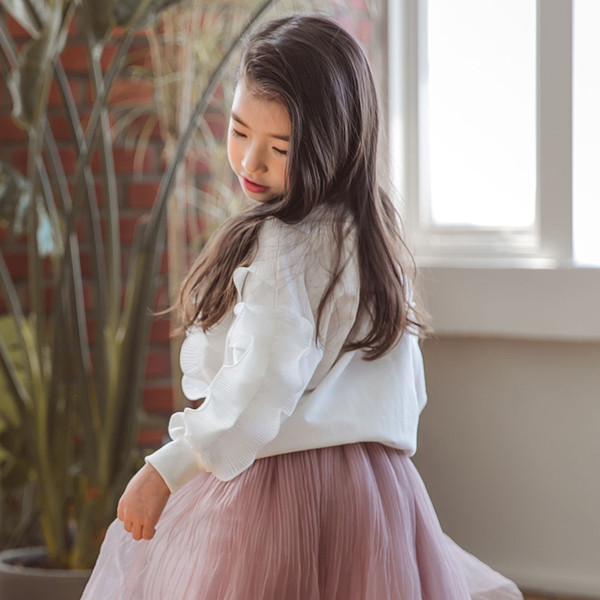 Bluza eleganta pentru copii pentru o fata cu volane albe