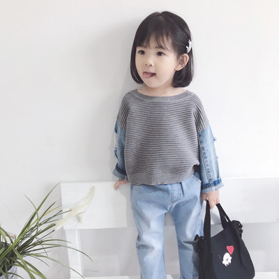 Детски пуловер за момиче в сив цвят с дънкови ръкави 
