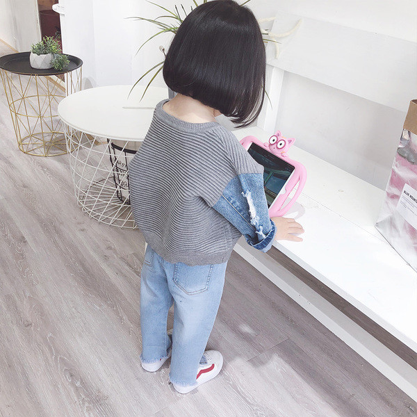 Παιδικό πουλόβερ για κορίτσια σε γκρι με μανίκια denim