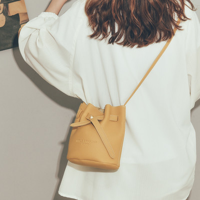Малка дамска чанта за през рамо в няколко цвята