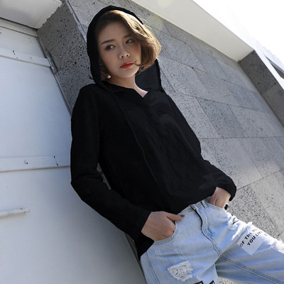 Γυναικεία λεπτή μπλούζα με μακριά μανίκια και κουκούλα