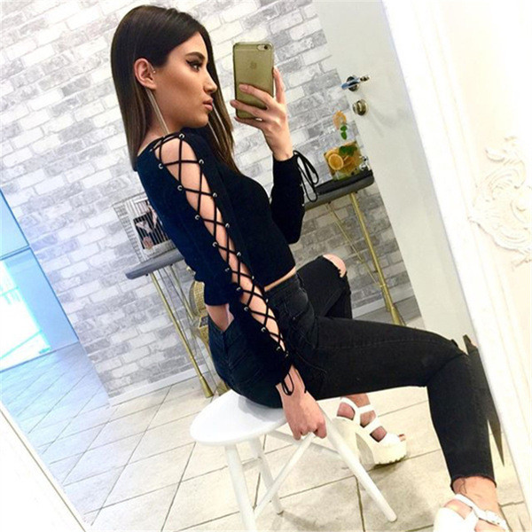 Μοντέρνα γυναικεία μπλούζα με μανίκια σε μαύρο χρώμα