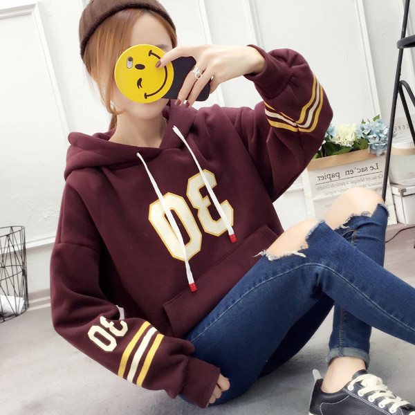 Női pulóver három színben felirattal és színes szalagokkal