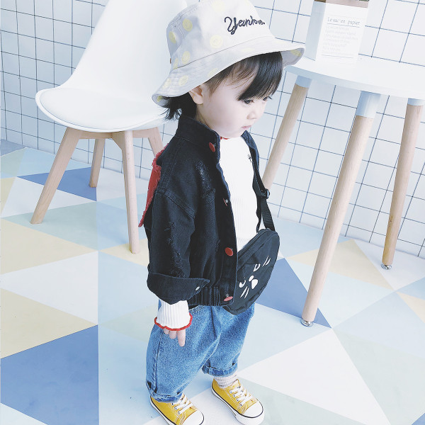 Jachetă de blugi pentru copii de culoare neagră cu inscripție și petice