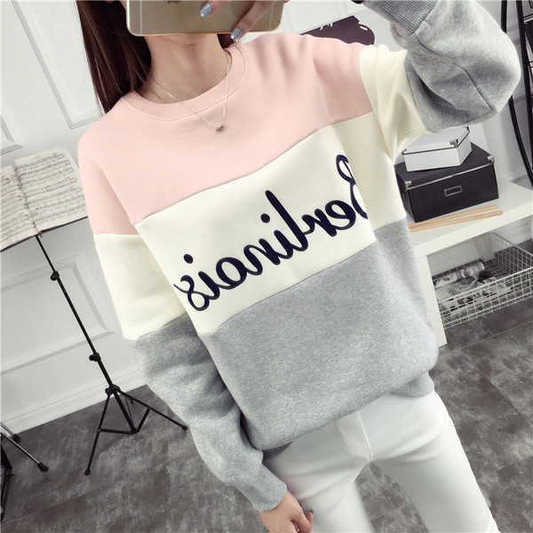 Εντυπωσιακή γυναικεία μπλούζα με  επιγραφές σε δύο χρώματα