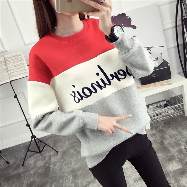 Εντυπωσιακή γυναικεία μπλούζα με  επιγραφές σε δύο χρώματα