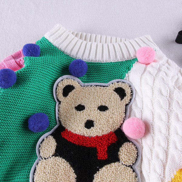 Цветен детски пуловер за момиче с декорация от пух