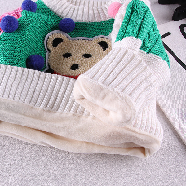 Цветен детски пуловер за момиче с декорация от пух