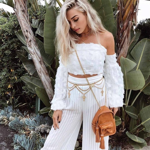 HIT μοντέλο κομψή γυναικεία μπλούζα  με μανίκι λωτού σε λευκό και μαύρο χρώμα