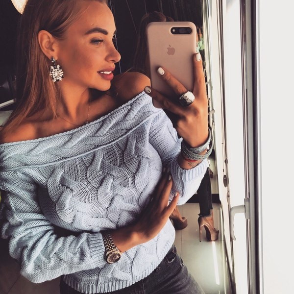 Κομψό γυναικείο πουλόβερ  με ανοιχτούς ώμους σε διάφορα χρώματα