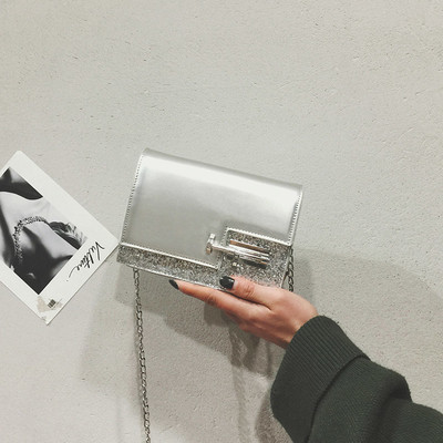 Geantă de umăr strălucitoare de damă elegantă