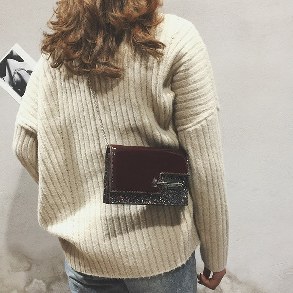 Geantă de umăr strălucitoare de damă elegantă