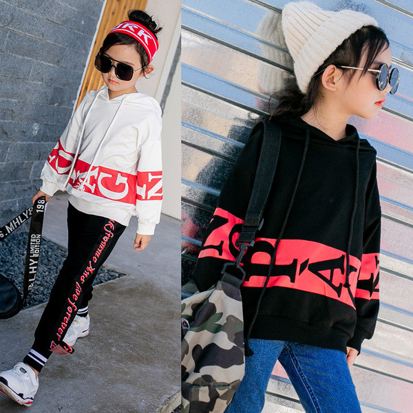 Детски суичър за момиче с надпис и качулка в бял и черен цвят