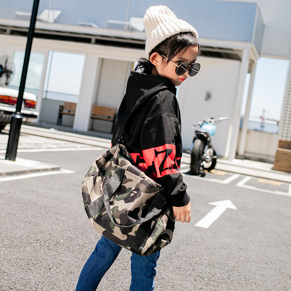 Детски суичър за момиче с надпис и качулка в бял и черен цвят