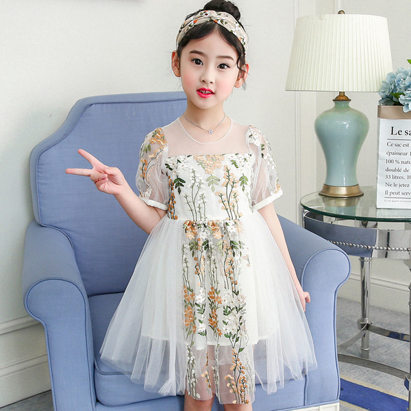 Стилна детска рокля с флорални мотиви и тюл в два цвята 