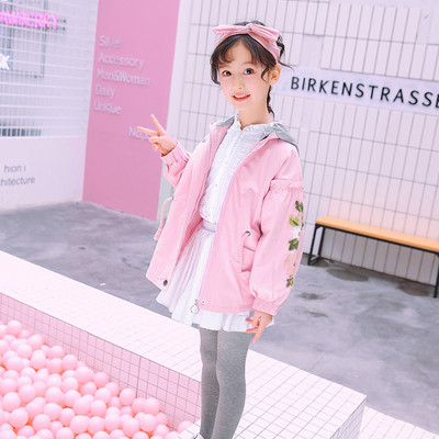 Μοντέρνο μπουφάν με κουκούλα και κέντημα στα μανίκια σε διάφορα χρώματα