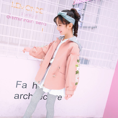 Μοντέρνο μπουφάν με κουκούλα και κέντημα στα μανίκια σε διάφορα χρώματα