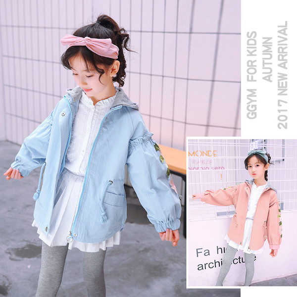 Μοντέρνο μπουφάν με κουκούλα και κέντημα στα μανίκια σε διάφορα χρώματα