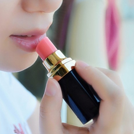 Коректор във формата на червило - пет цвята