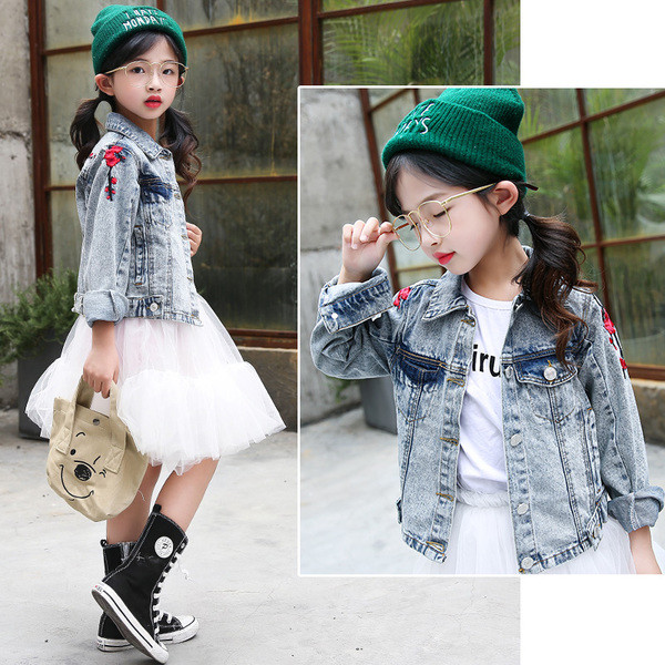 Μοντέρνο παιδικό τζιν μπουφάν με έγχρωμο κέντημα