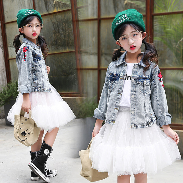 Μοντέρνο παιδικό τζιν μπουφάν με έγχρωμο κέντημα