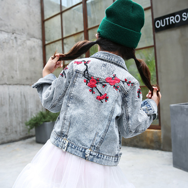 Μοντέρνο παιδικό τζιν μπουφάν με έγχρωμο κέντημα