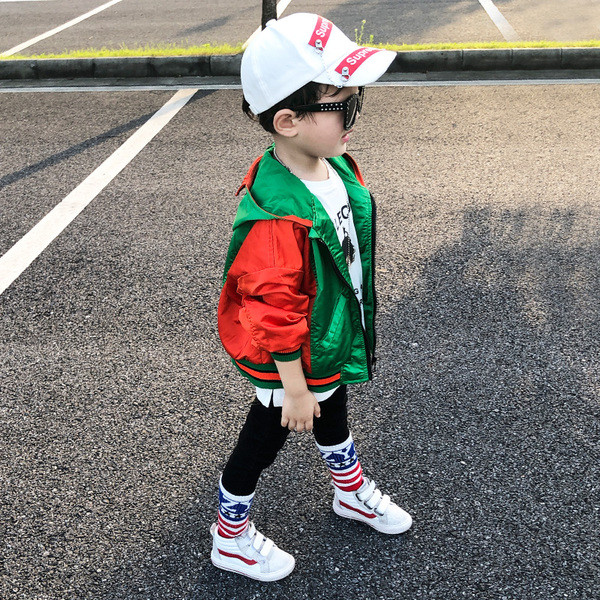 Παιδικό αθλητικό μπουφάν για αγόρια σε δύο χρώματα