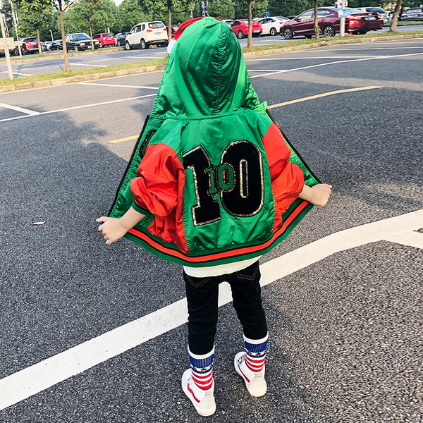 Παιδικό αθλητικό μπουφάν για αγόρια σε δύο χρώματα