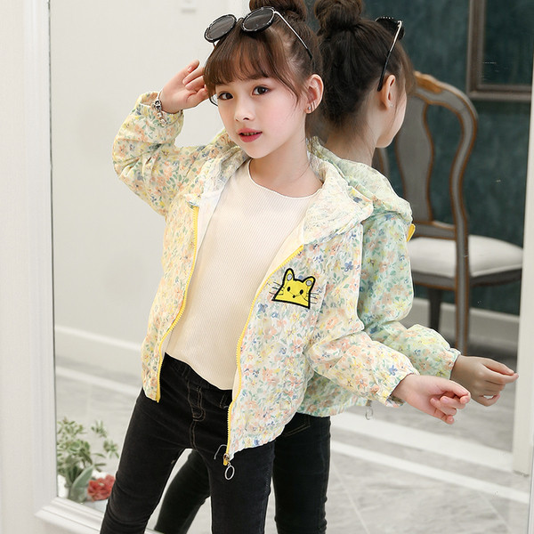 Καθημερινό μπουφάν  με κουκούλα και πολύχρωμα κεντήματα σε δύο χρώματα