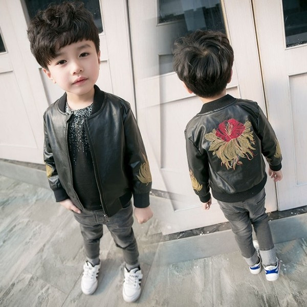 Детско кожено яке с апликация за момчета