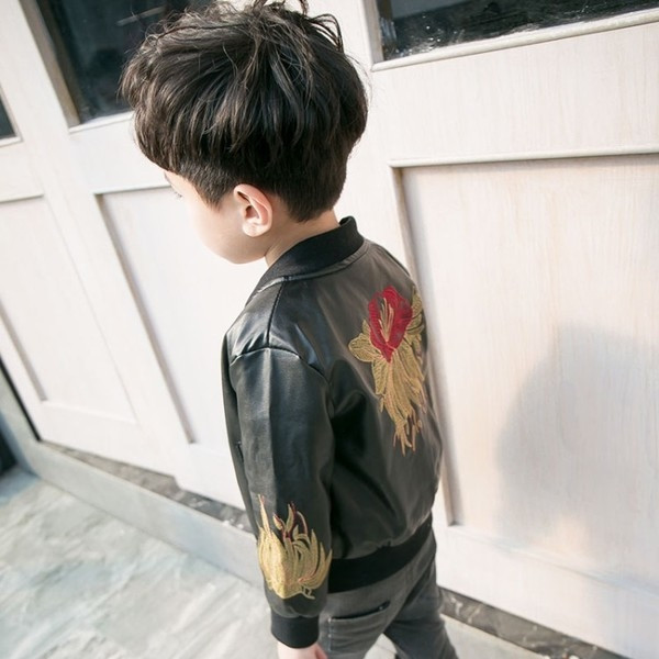 Детско кожено яке с апликация за момчета