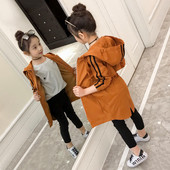 Παιδικό  αθλητικό μπουφάν  για κορίτσια - μοντέλο με κουκούλα σε διάφορα χρώματα