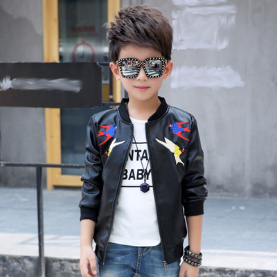 Παιδικό δερμάτινο μπουφάν για αγόρια με έγχρωμο κέντημα σε δύο χρώματα