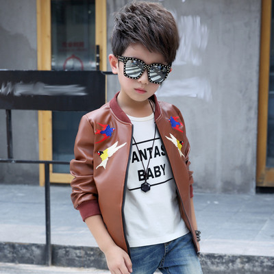 Παιδικό δερμάτινο μπουφάν για αγόρια με έγχρωμο κέντημα σε δύο χρώματα