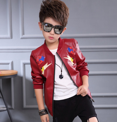 Παιδικό δερμάτινο μπουφάν για αγόρια με έγχρωμο κέντημα σε δύο χρώματα