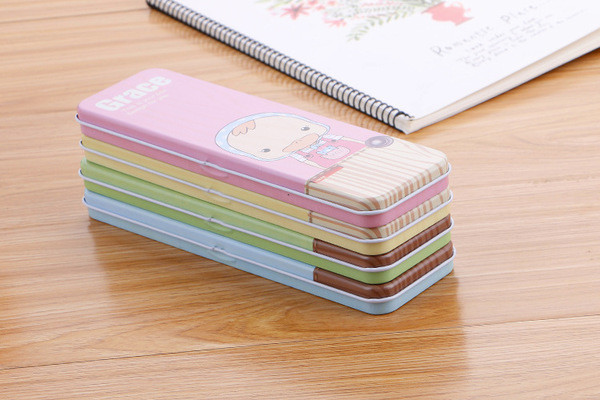 Cutie metalica pentru creioane cu aplicatie