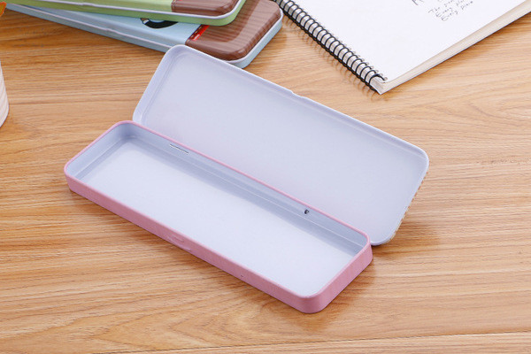 Cutie metalica pentru creioane cu aplicatie