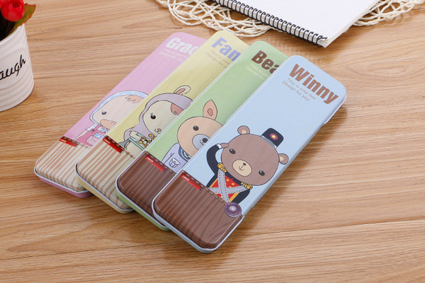 Cutie metalica pentru creioane cu aplicatie