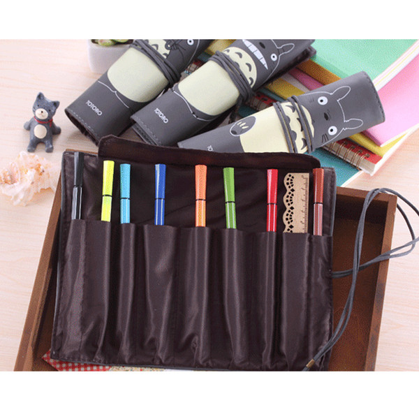 Калъф за моливи с връзка и апликация в сив цвят